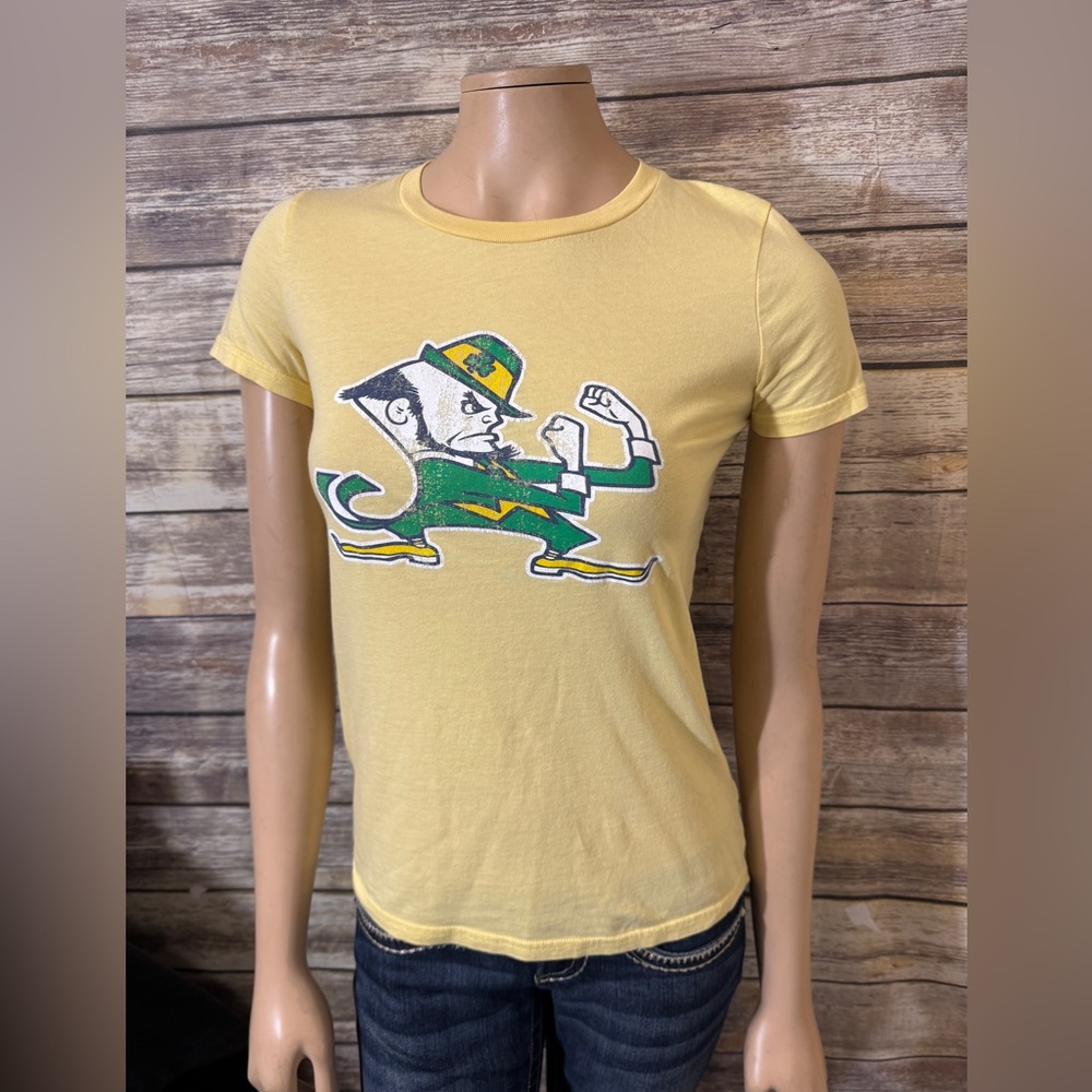 Notre Dame Fighting Irish T-Shirt‎ M Medium Slim Fit League Collegiate Yellow